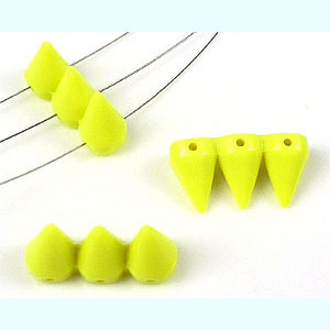 Séparateur en matière synthétique. Studs triple de+- 15x28mm. Avec 3 trous de+- 1,5 mm. chacun. Couleur: Lime/Jaune Code: D12325 --- Studs triple 15x28mm. Lime---