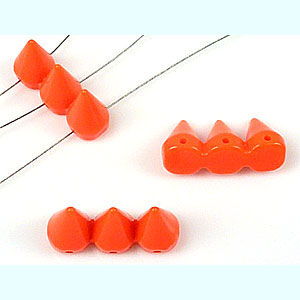 Séparateur en matière synthétique. Studs triple de+- 15x28mm. Avec 3 trous de+- 1,5 mm. chacun. Couleur: Orange Code: D12331 --- Studs triple 15x28mm. Orange---
