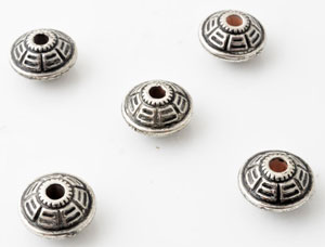 Perles de matière synthétique metal look, rondelle, décorées ± 16x10mm (trou ± 4mm) Code: D12728 --- Metal Look, rondelle, Toupies 16x10mm. Vx Argent---