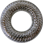 Perle anneau en résine de couleur argentée. Dimension: +- 41mm. Anneau stylisé Code: KHY280 --- Anneau resine stylise 41mm. Argente---