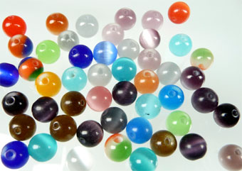 Mélange de perles en verre de la famille Cateye (Œil de Chat). Perles circulaires de +- 8mm.de diamètre. Multicouleur. 50 pièces par sachet. Code: D05819 --- Melange Cateye 8mm. Multicouleur---