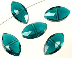 Code: D08799 (Cristal facettes 16x9x7mm. Blue Zirkon) 