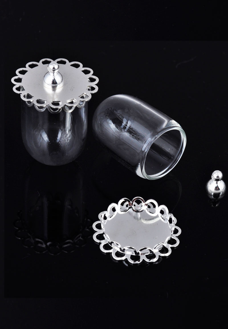 Pendentif/breloque de verre, bouteille avec cadres et calottes de métal ± 33x23mm (oeil ± 1,5mm). Couleur: Silver plated Code: D17526 --- Bouteille et calotte metal. 33x23mm. Argente---